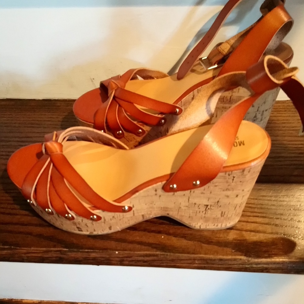 Brown platform 4. 5 inch sandals